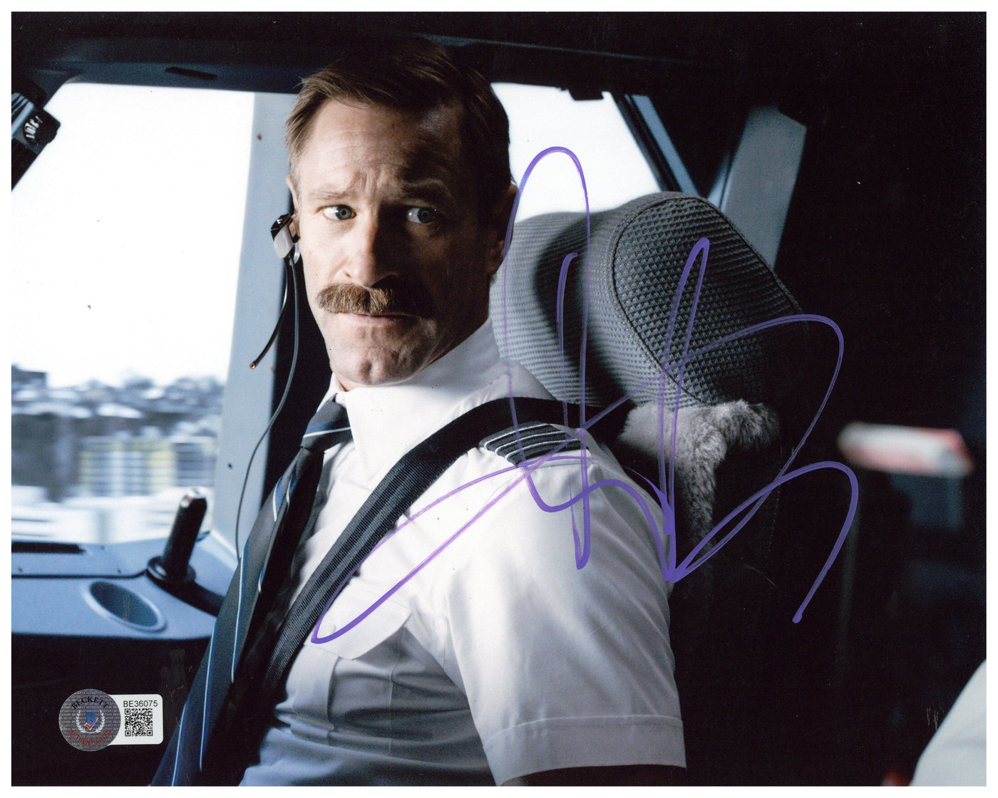 Aaron Eckhart Signed 8x10 Photo Sully Autographed BAS COA