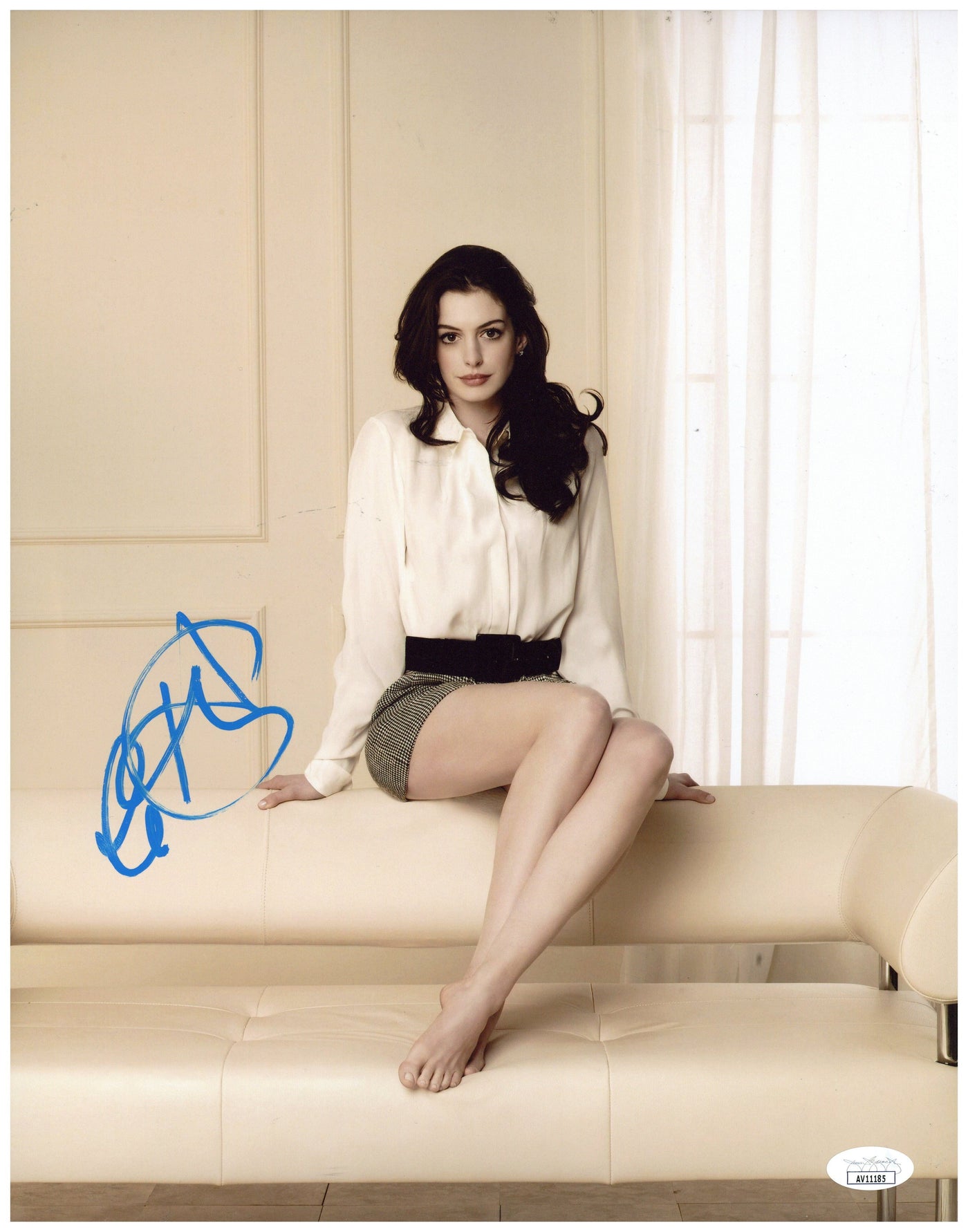 Anne Hathaway Signed 11X14 Photo Autographed JSA COA