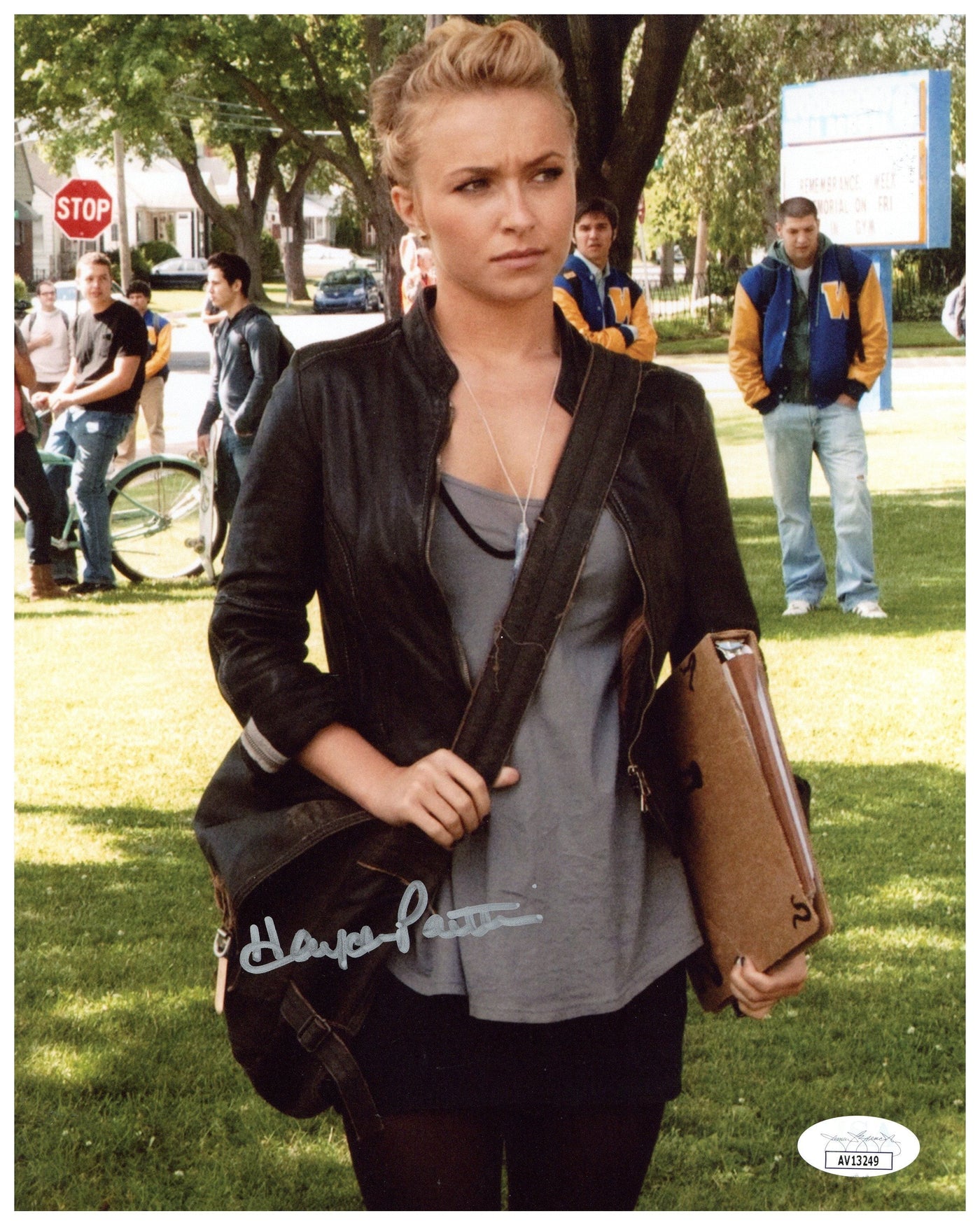 Hayden Panettiere Signed 8x10 Photo Scream Ghost Face Authentic Autographed JSA 2