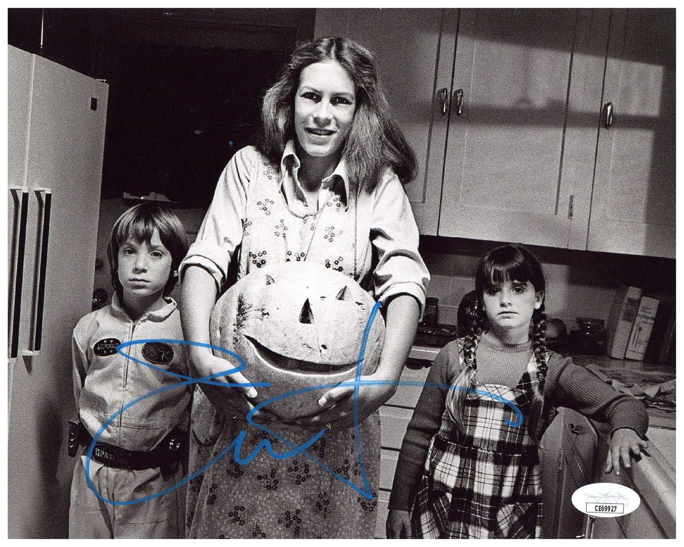 Jamie Lee Curtis Signed 8x10 Photo Halloween Michael Myers Autographed JSA COA 3