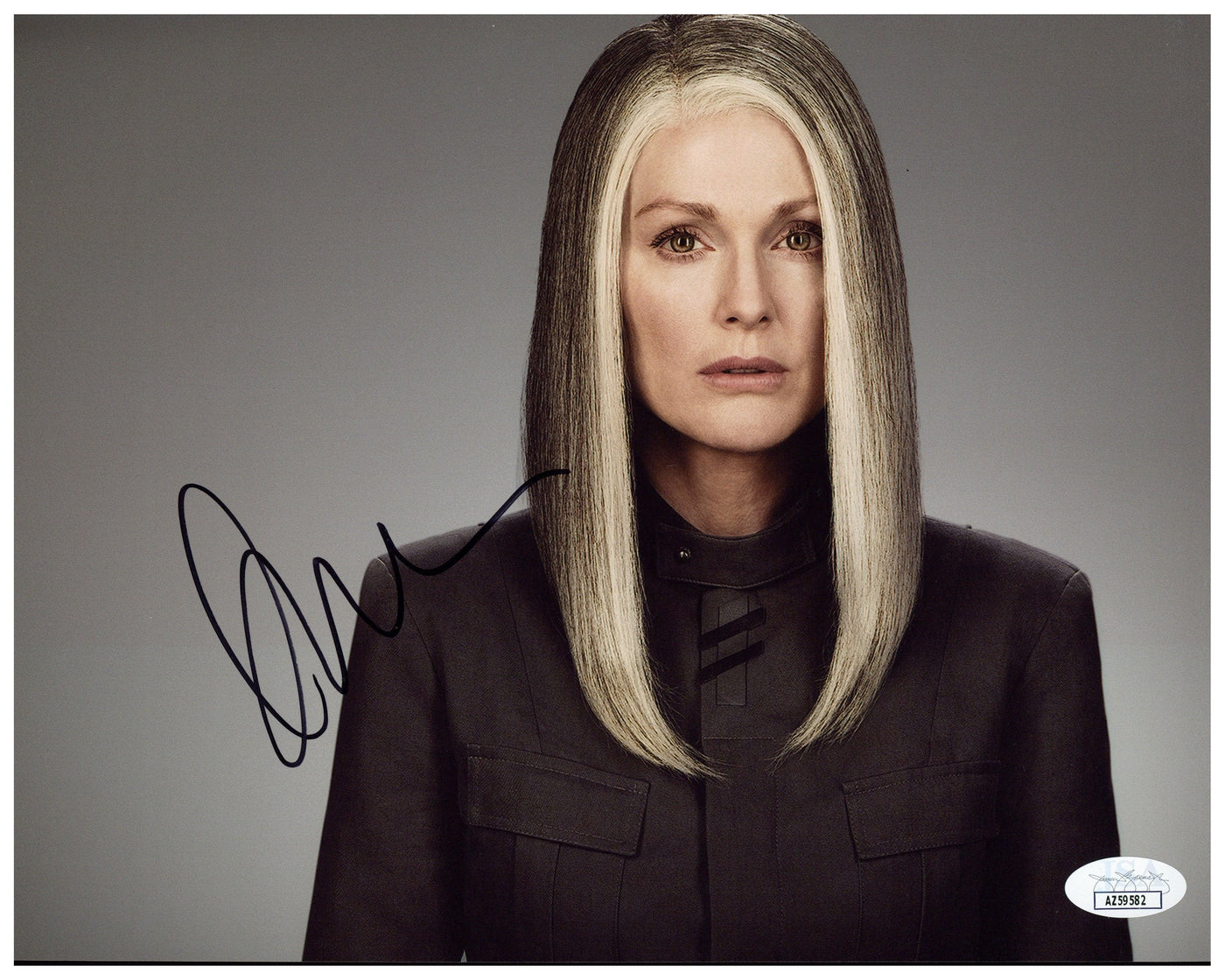 Julianne Moore Signed 8x10 Photo The Hunger Games: Mockingjay Autographed JSA COA