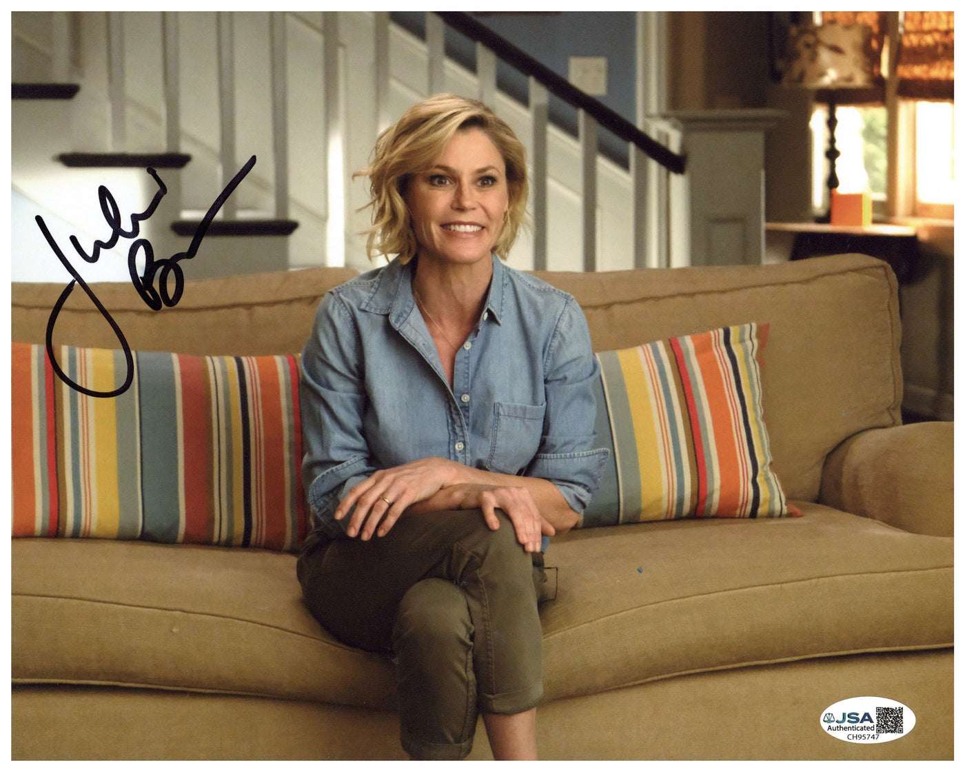 Julie Bowen Signed 8x10 Photo Modern Family Autographed JSA COA