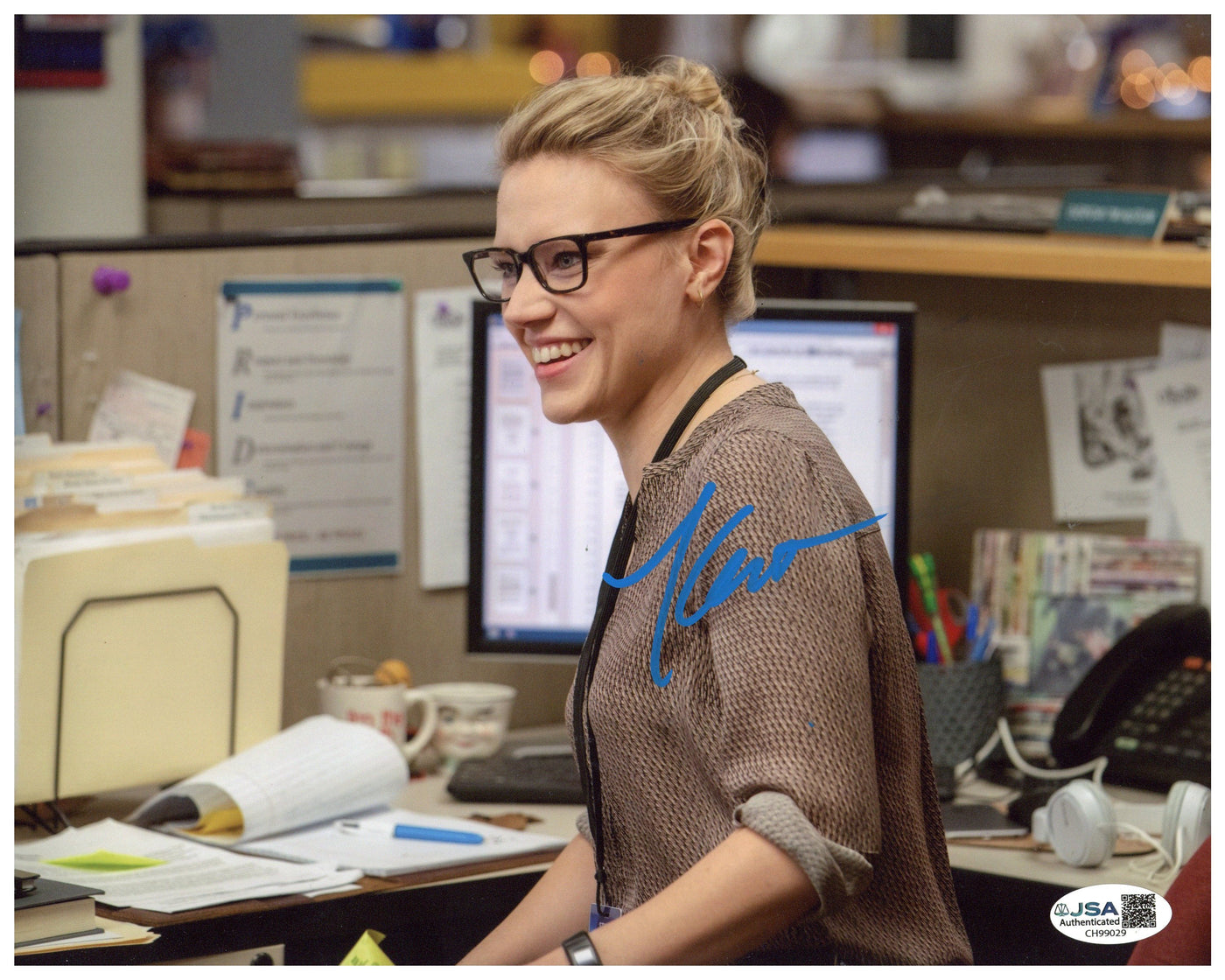 Kate McKinnon Signed 8x10 Photo Bombshell Autographed JSA COA