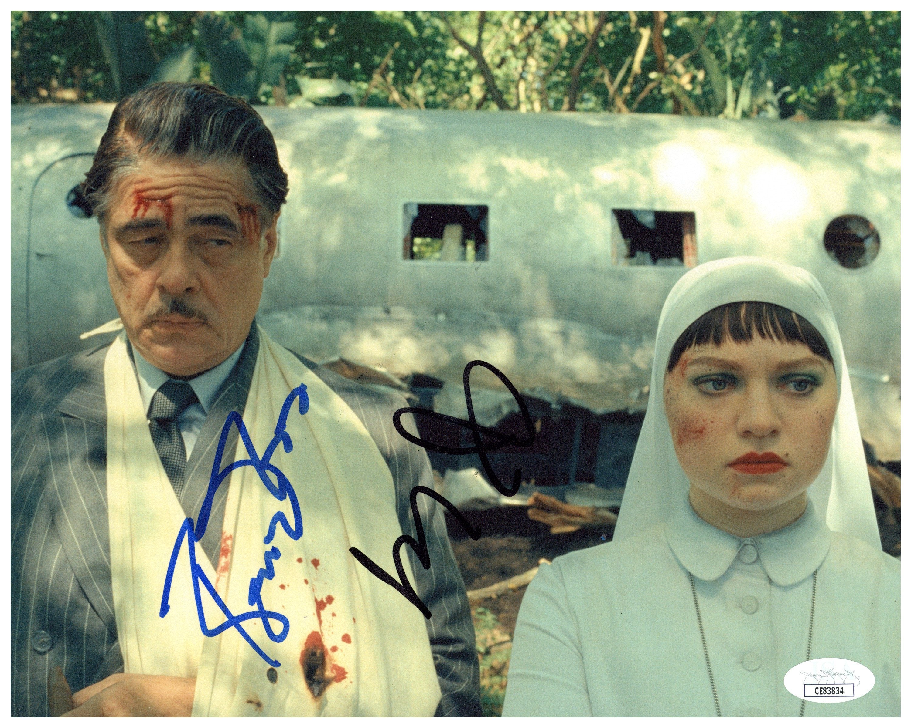 Mia Threapleton Benicio del Toro Signed 8x10 Photo The Phoenician Sche ...