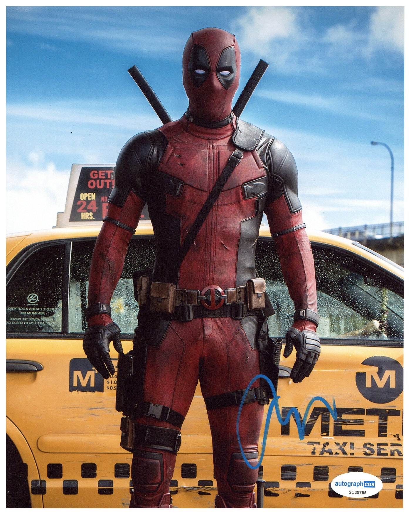 Ryan Reynolds Signed 8x10 Photo Deadpool Wade Wilson Autographed ACOA COA