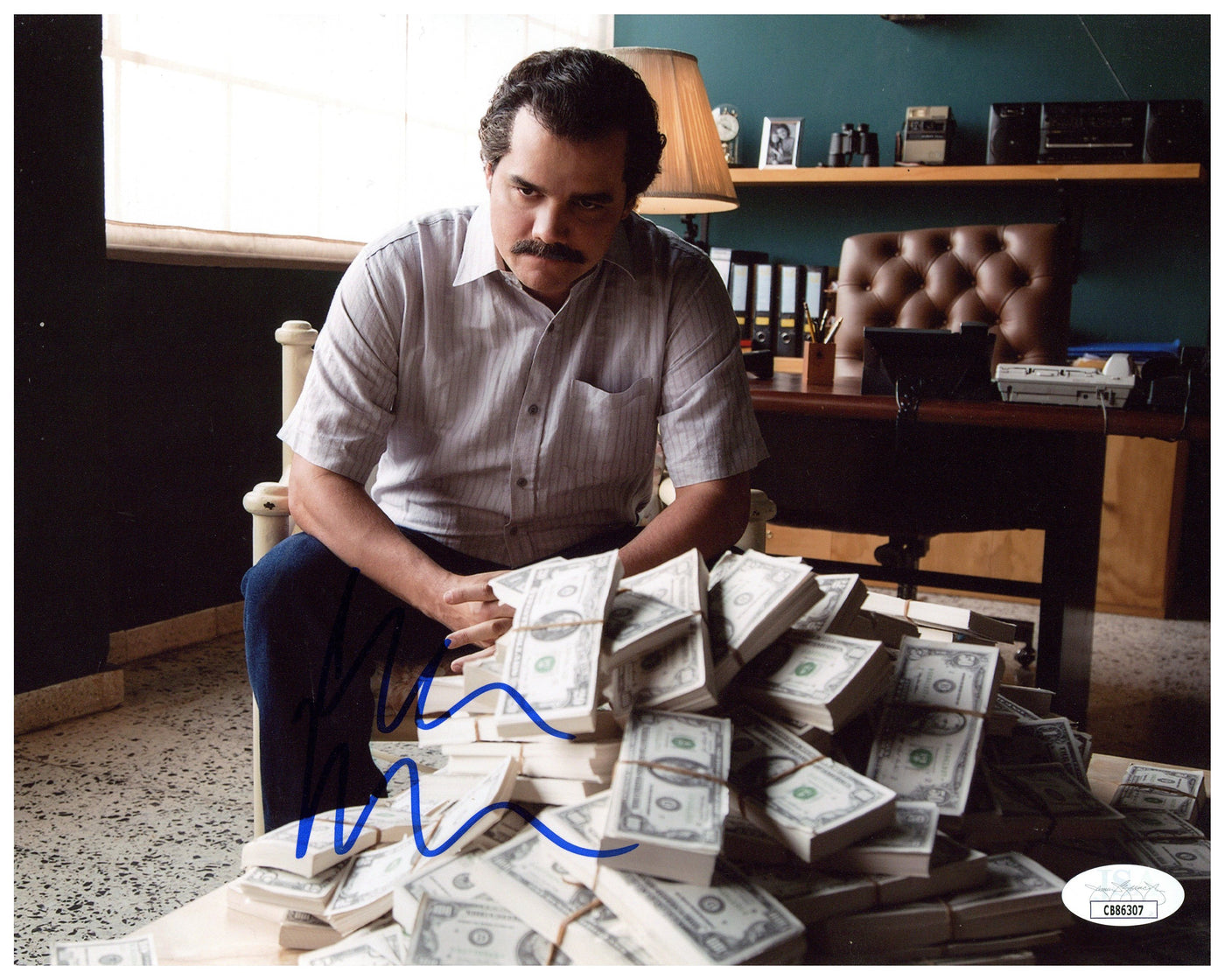 Warner Moura Signed 8x10 Photo Narcos Pablo Escobar Autographed JSA COA 3