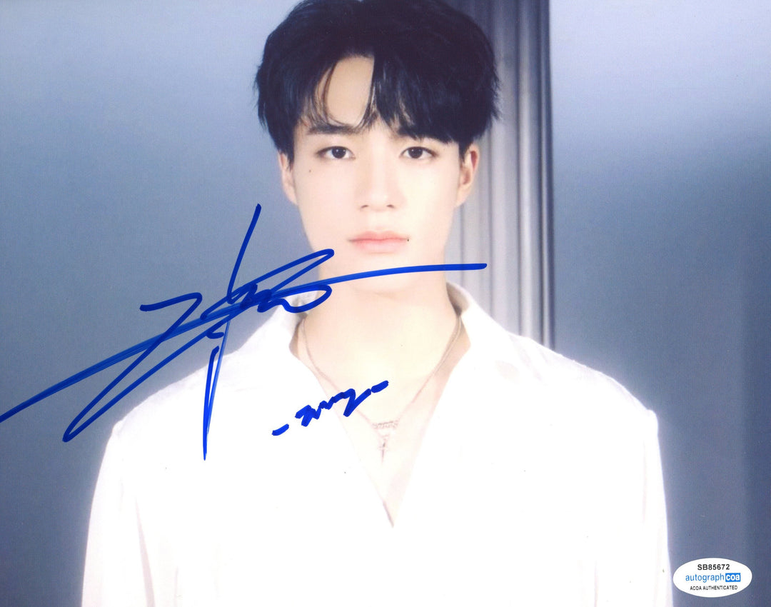 Jeno-Signed-8x10-Photo-NCT-